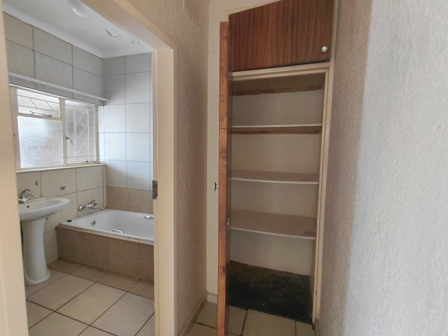 To Let 2 Bedroom Property for Rent in Meiringspark North West
